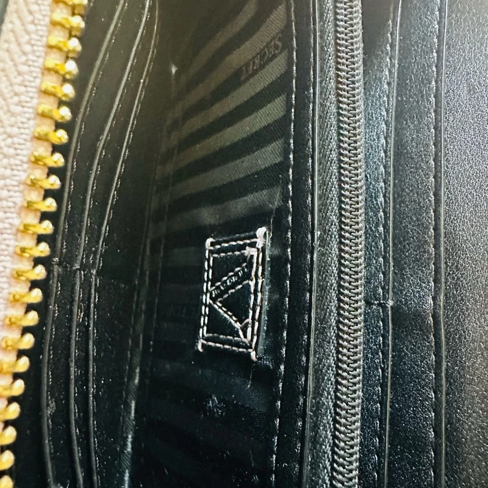 Victoria’s Secret V-Quilt Continental Wallet - Picture 2 of 7